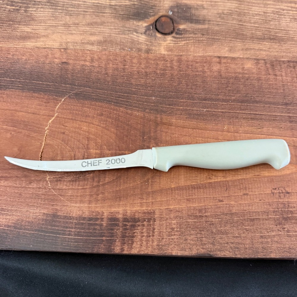 Chef 2000 Stainless Steel Curved Serrated Utility Knife Gray Handle Taiwan